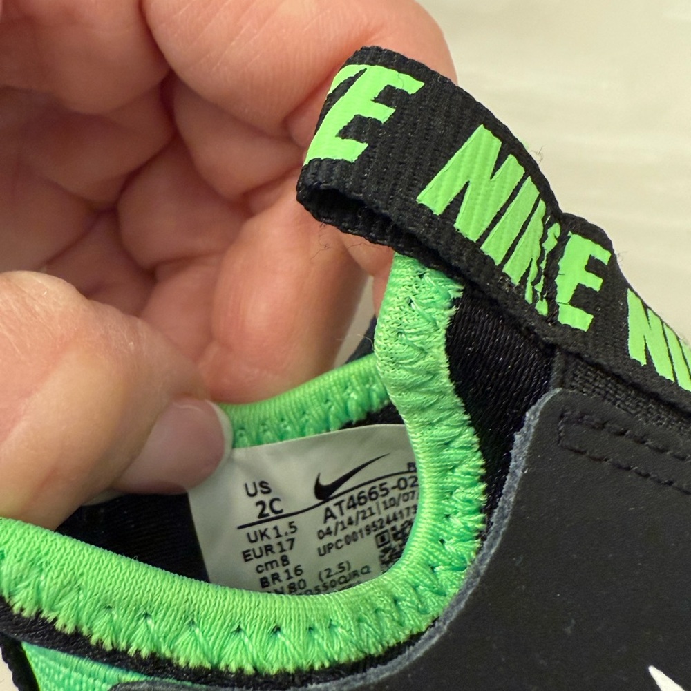 Baby Slip-On Nike Sneakers 2C - Picture 5 of 5